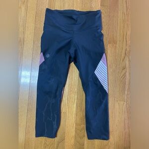 Under Armour Black HeatGear capri  Leggings Medium‎